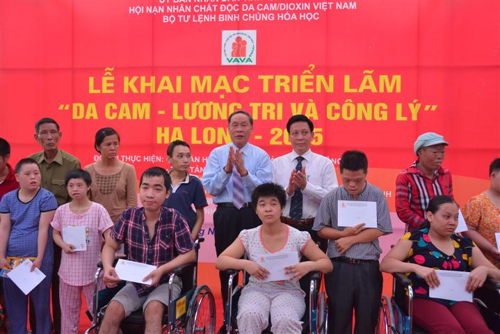 ໄຂງານວາງສະແດງ“ທາດພິດສີສົ້ມ-ມະໂນທຳແລະຄວາມຍຸຕິທຳ”